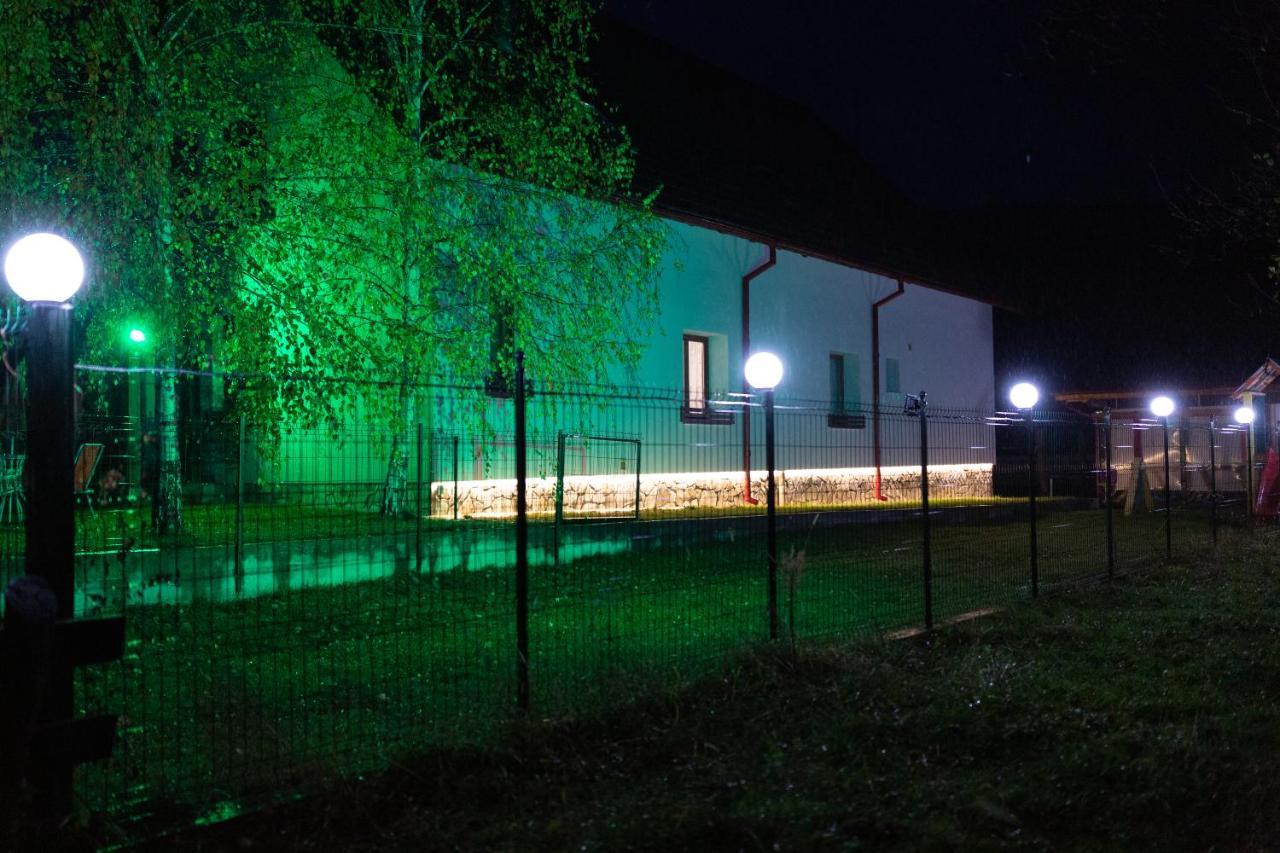 Willa Conacul De Sub Munte Novaci-Străini Zewnętrze zdjęcie